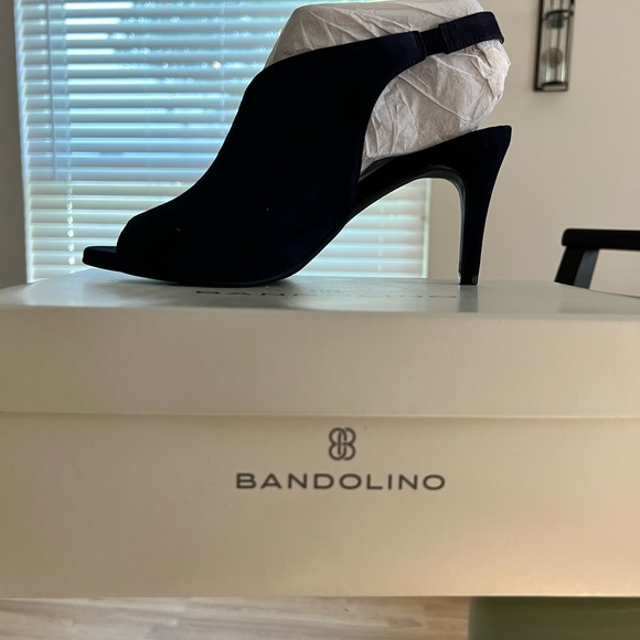 Bandolino Dark Blue suede shoe new, never worn. - Picture 6 of 6